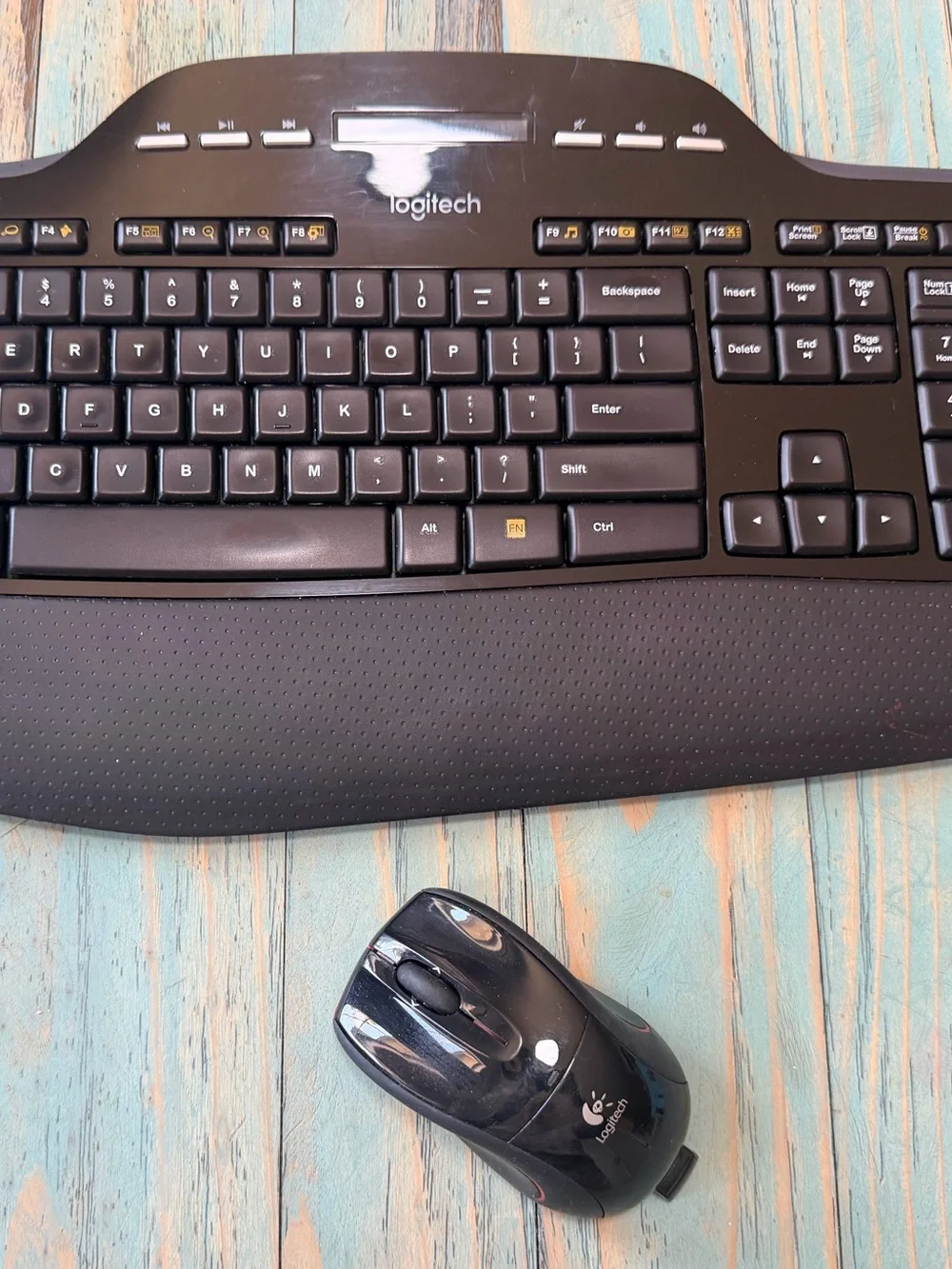 Logitech MK710 Wireless Keyboard and Mouse Set - Comfortable Home Office Combo